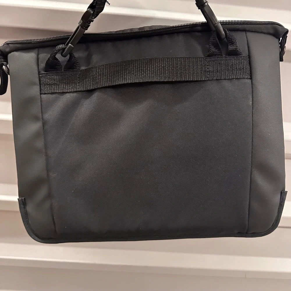 Case Logic Laptop Messenger Bag Adjustable Strap Black Commuter 13‎ in L 8 in H